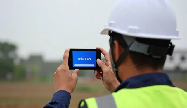 产业资讯平台如何通过性能优化提升分类信息的适用性